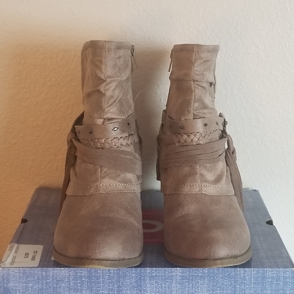 Cute booties - Picture 2 of 3